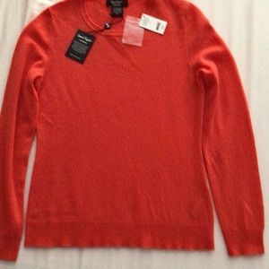 NWT Lord and Taylor Cashmere Crew Neck Sweater Women’s Medium